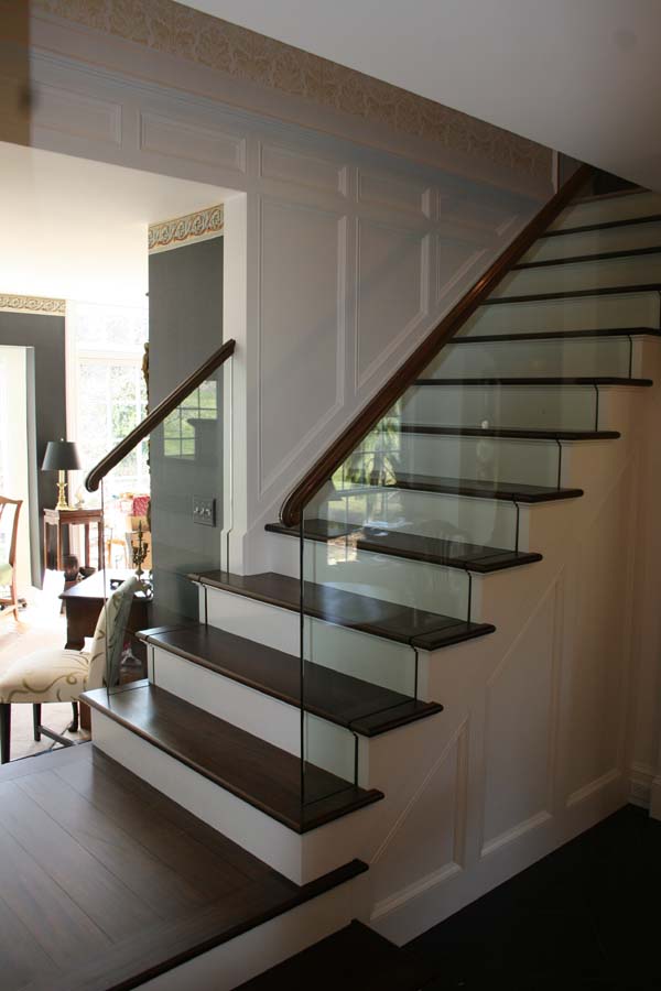 glass staircase railing